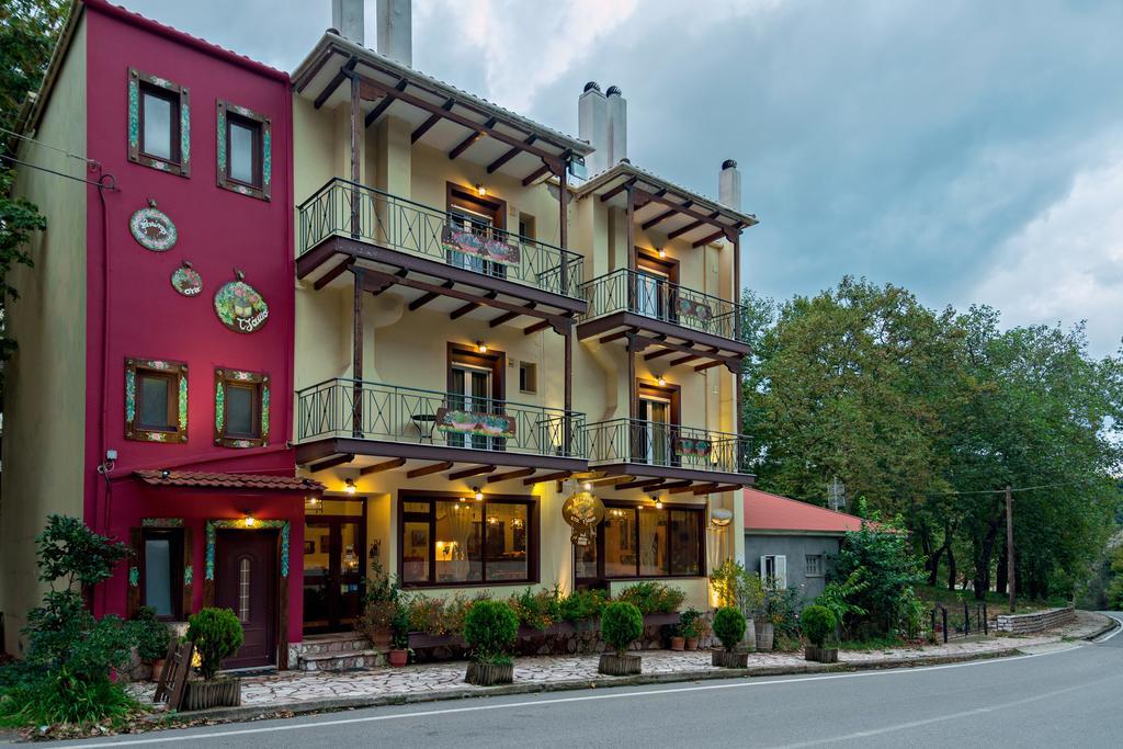 Xenonas Sta Tzakia Hotel Karpenisi Exterior photo